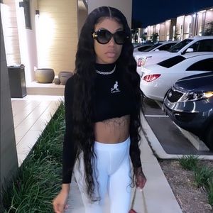 Meet your Posher, Trayona